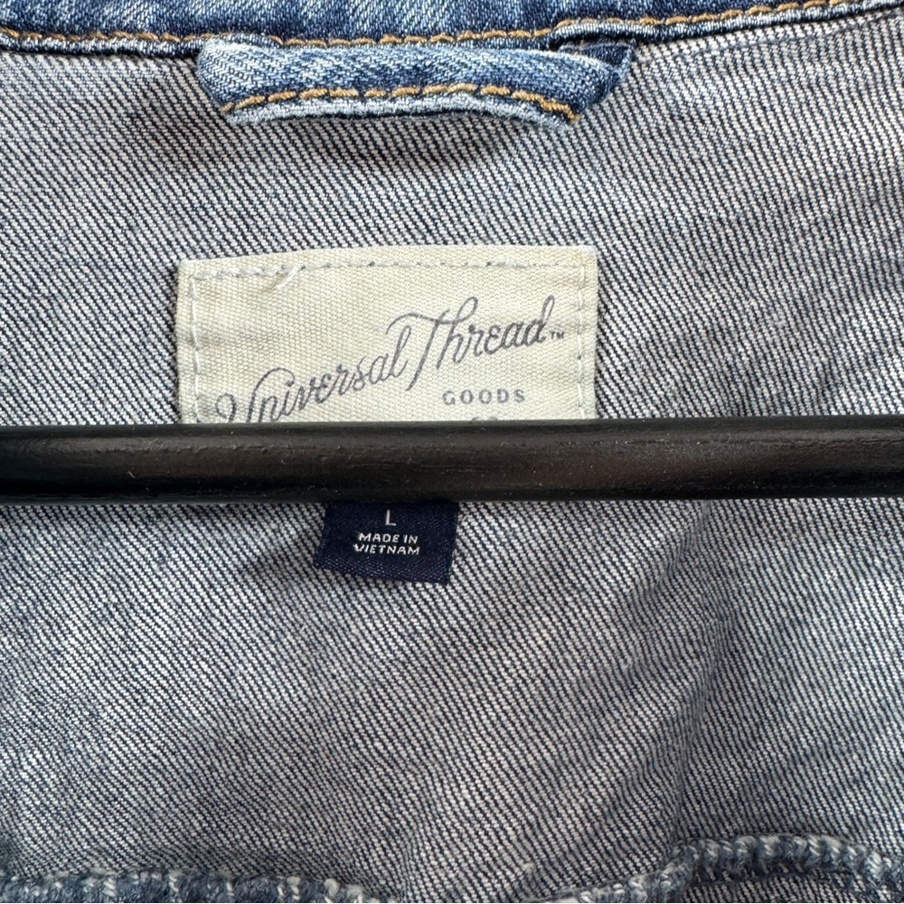 Universal Thread Distressed Cropped Denim Jacket Size Large - Picture 4 of 6
